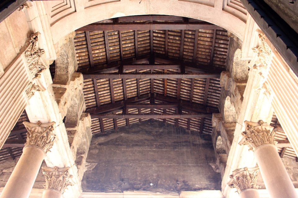 pantheon portico dentro.jpg